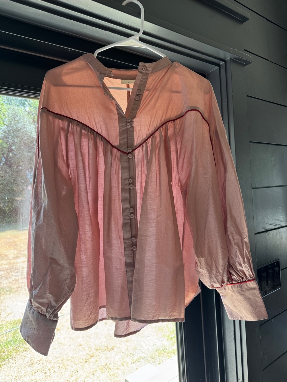 Relaxed Pink Button-Down Blouse with Contrast Trim